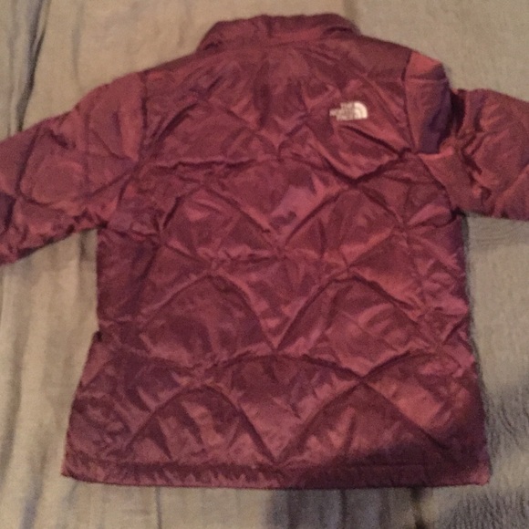 The North Face 550 Maroon/Burgundy Puffer Jacket - Picture 3 of 3